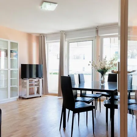 Апартаменты Comfortable Close To And Center *